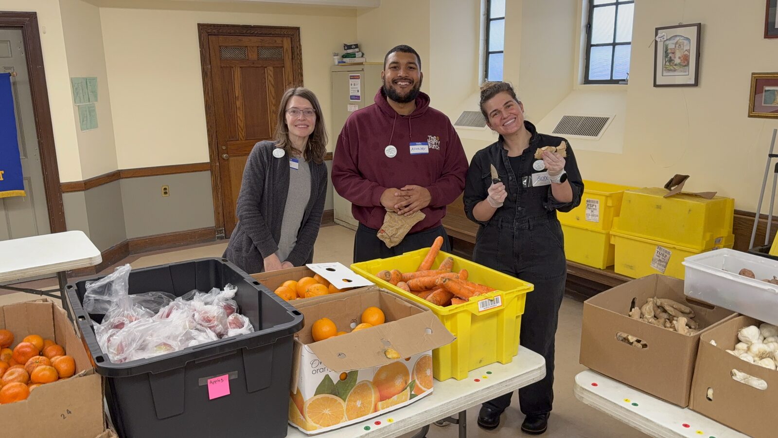Good Neighbors volunteers sharing fresh food with neighbors on a pantry day
